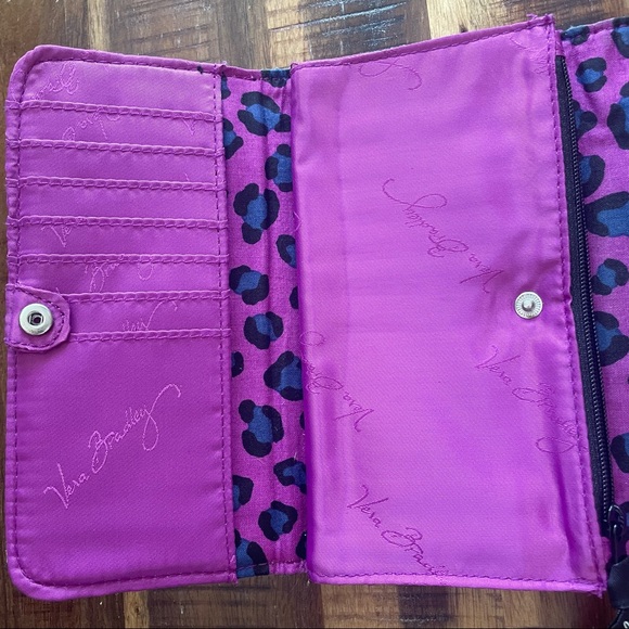 Cheetah Flower Trifold Wallet - Picture 6 of 12